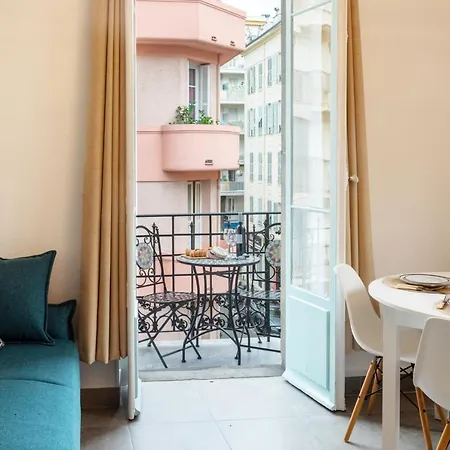 Lovely With Terrace Centre Ницца