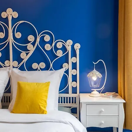 Lovely With Terrace Centre Apartment