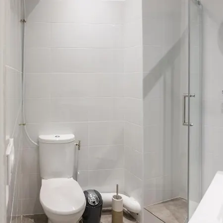 Lovely With Terrace Centre Apartment