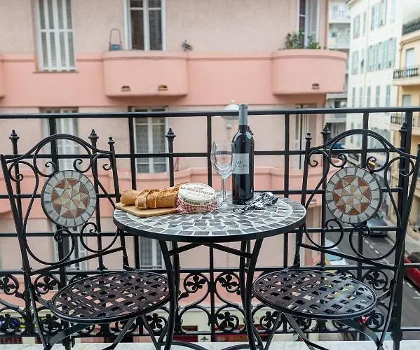 Lovely With Terrace Centre * Nice