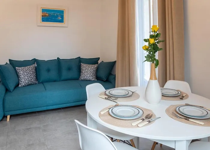 Lovely With Terrace Centre نيس