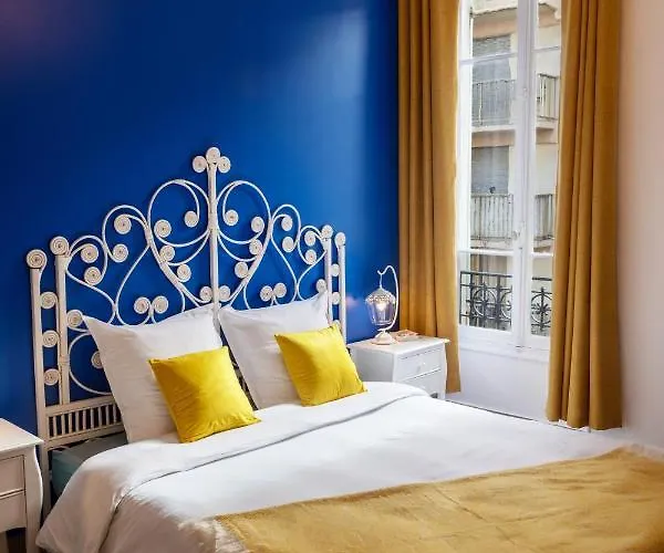 Lovely With Terrace Centre شقة
