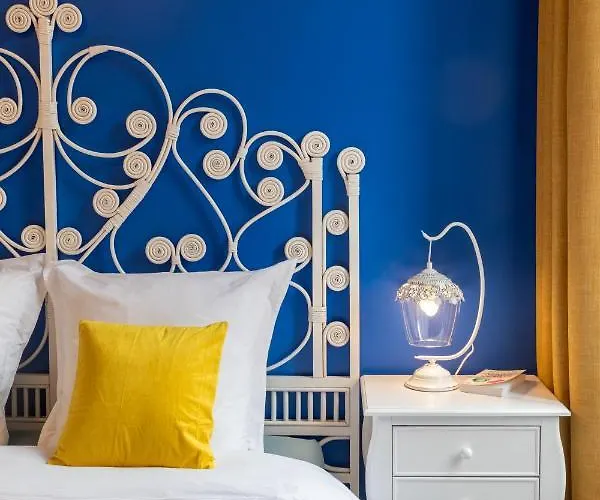 Lovely With Terrace Centre Apartment
