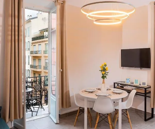 Lovely With Terrace Centre Daire