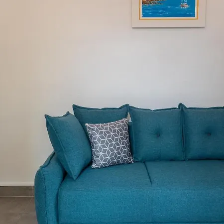 Daire Lovely With Terrace Centre *